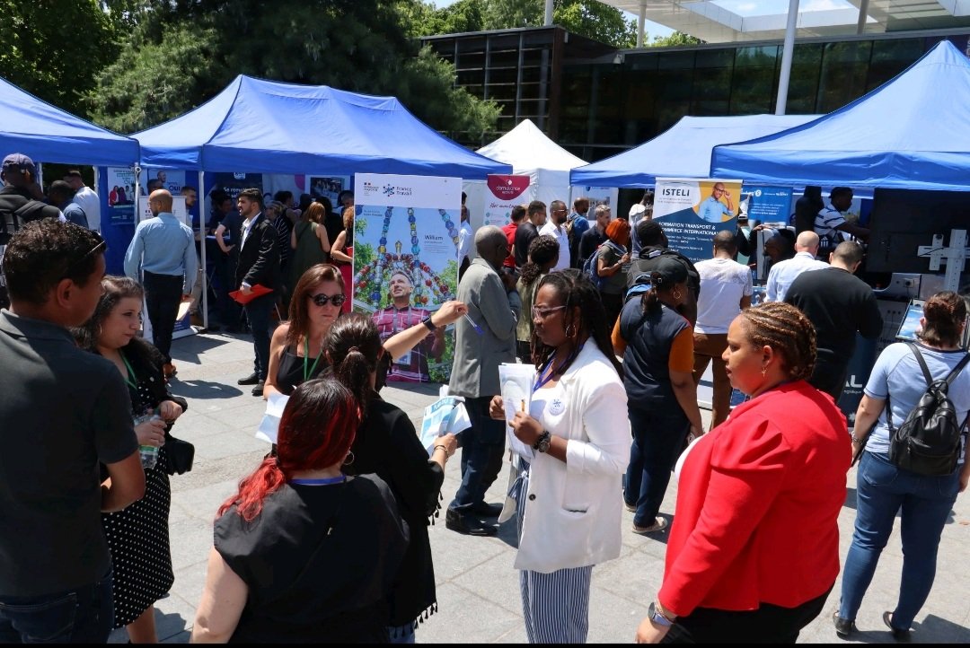 Beau succès pour l'événement Intercommunal "Place de le #emploi à Yerres" !
Des centaines de demandeurs d'emploi et de nombreuses entreprises ! L'aller vers celles et ceux qui sont en recherche ! Une belle dynamique partenariale des acteurs de l'emploi.
La dynamique continue ! 💪