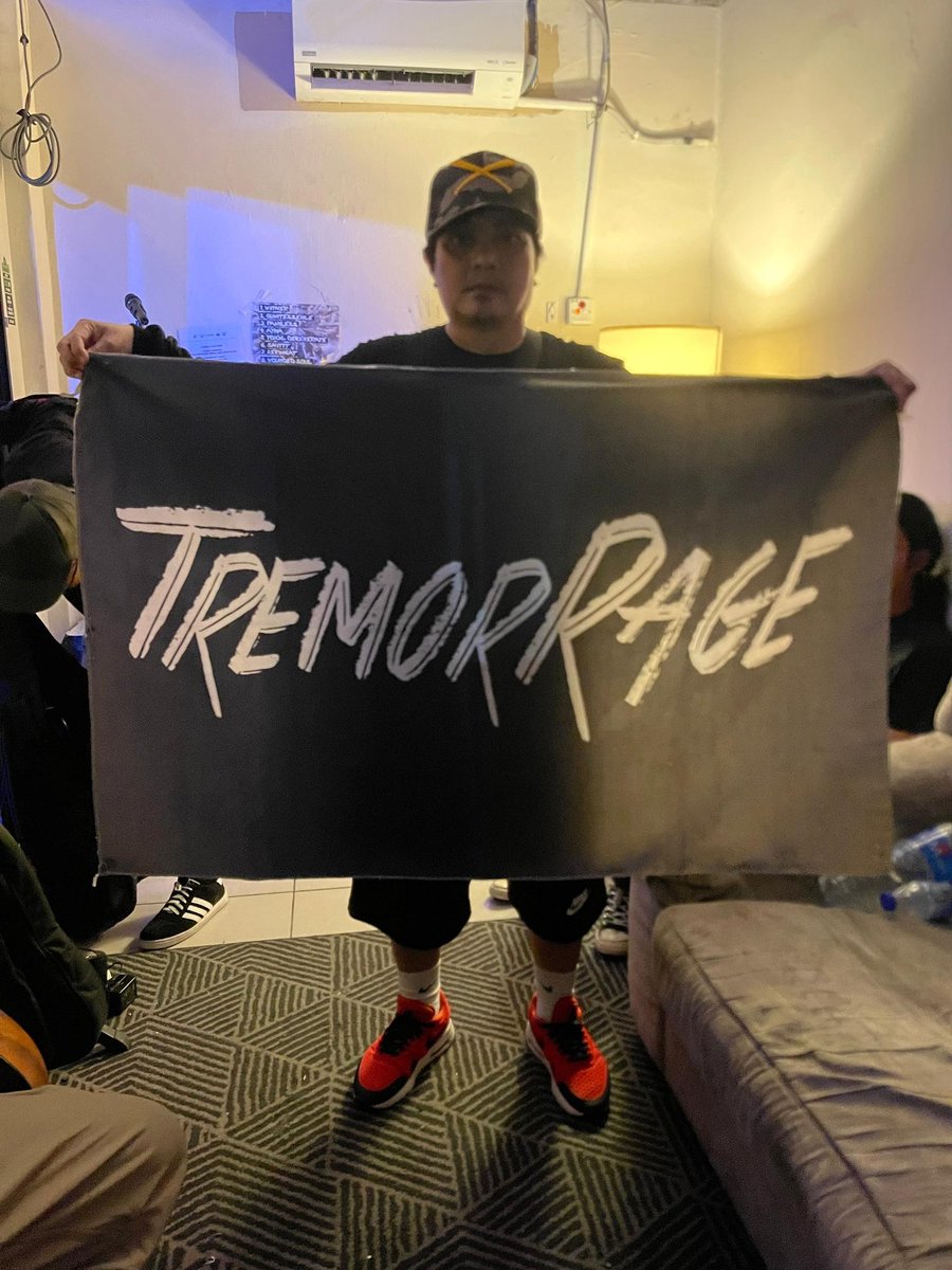 XoneposseyX's tweet photo. last nite weekend was blast,awesome show and what a great performance from tremorrage from bandar acheh at petai belalang great honor have chance  share same stage with them. thank also to orgeniser table kuning for inviting us.... respect!! https://t.co/qRi7dfZkhT