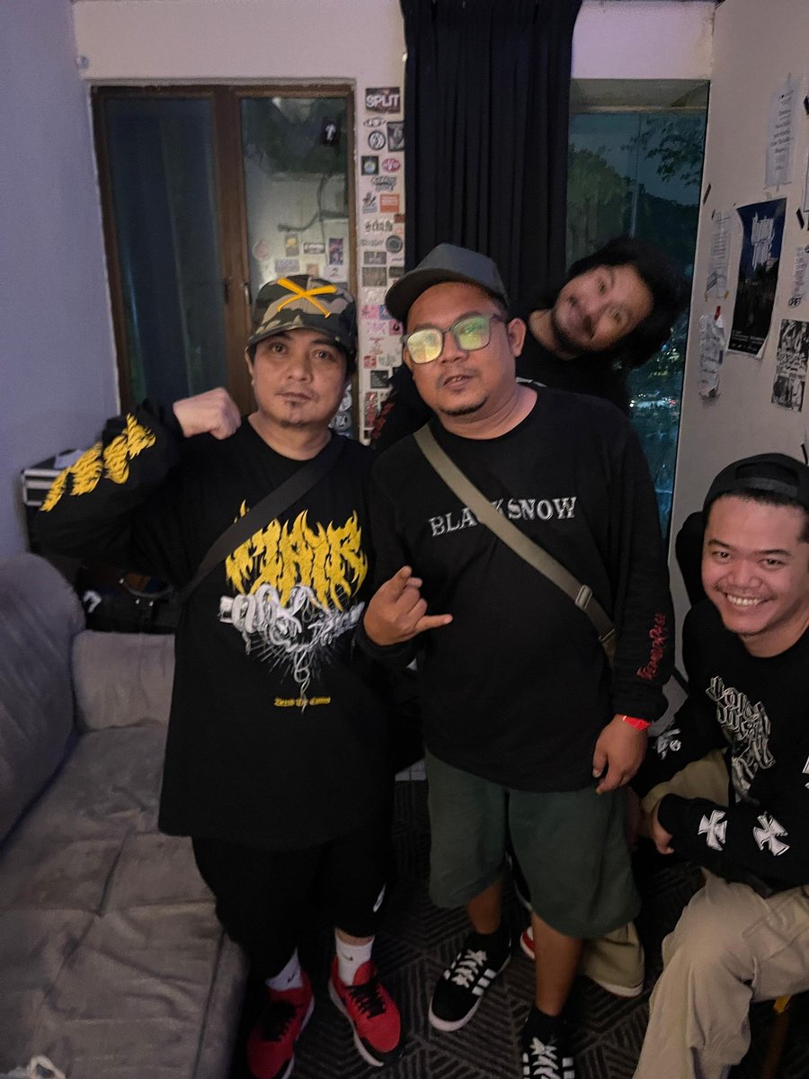 XoneposseyX's tweet photo. last nite weekend was blast,awesome show and what a great performance from tremorrage from bandar acheh at petai belalang great honor have chance  share same stage with them. thank also to orgeniser table kuning for inviting us.... respect!! https://t.co/qRi7dfZkhT