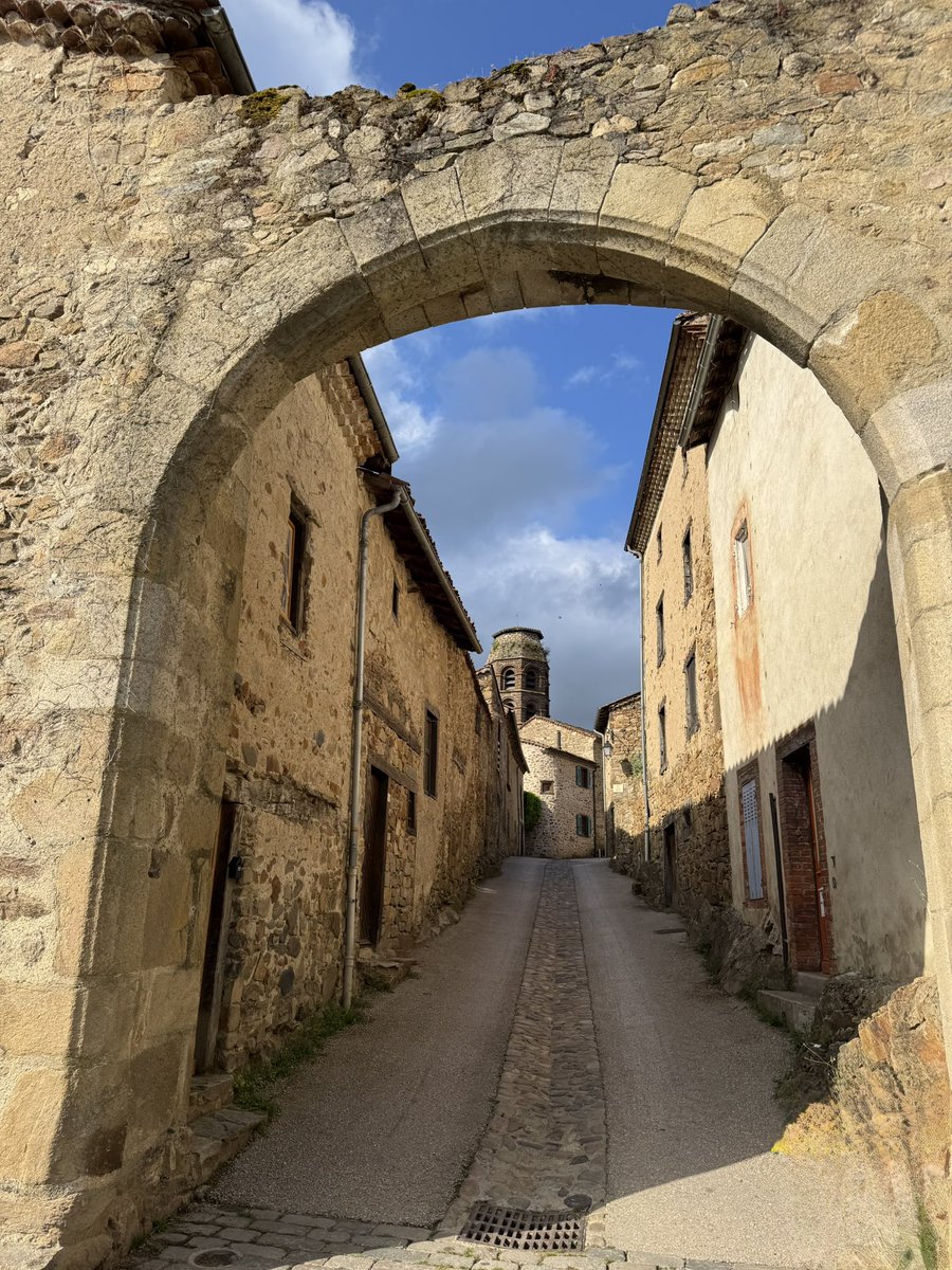darkzov's tweet image. Etape 2, petit village de Lavaudieu, hyper joli !!