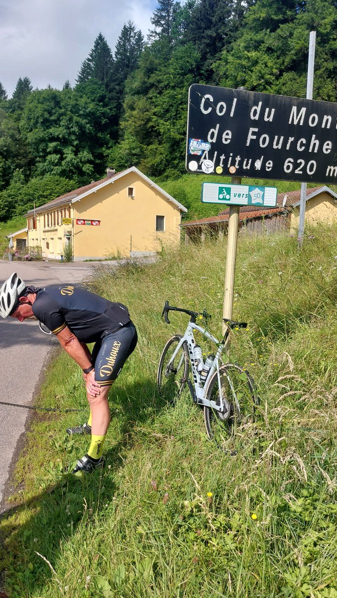 WCWergea's tweet image. Het 1e rondje is een feit, goeie 100km met behoorlijk veel hoogtemeters als opwarmer voor de rest van de week. De nieuwe beklimmingen waren allemaal weer met zorg uitgezocht door onze mapper Koen.