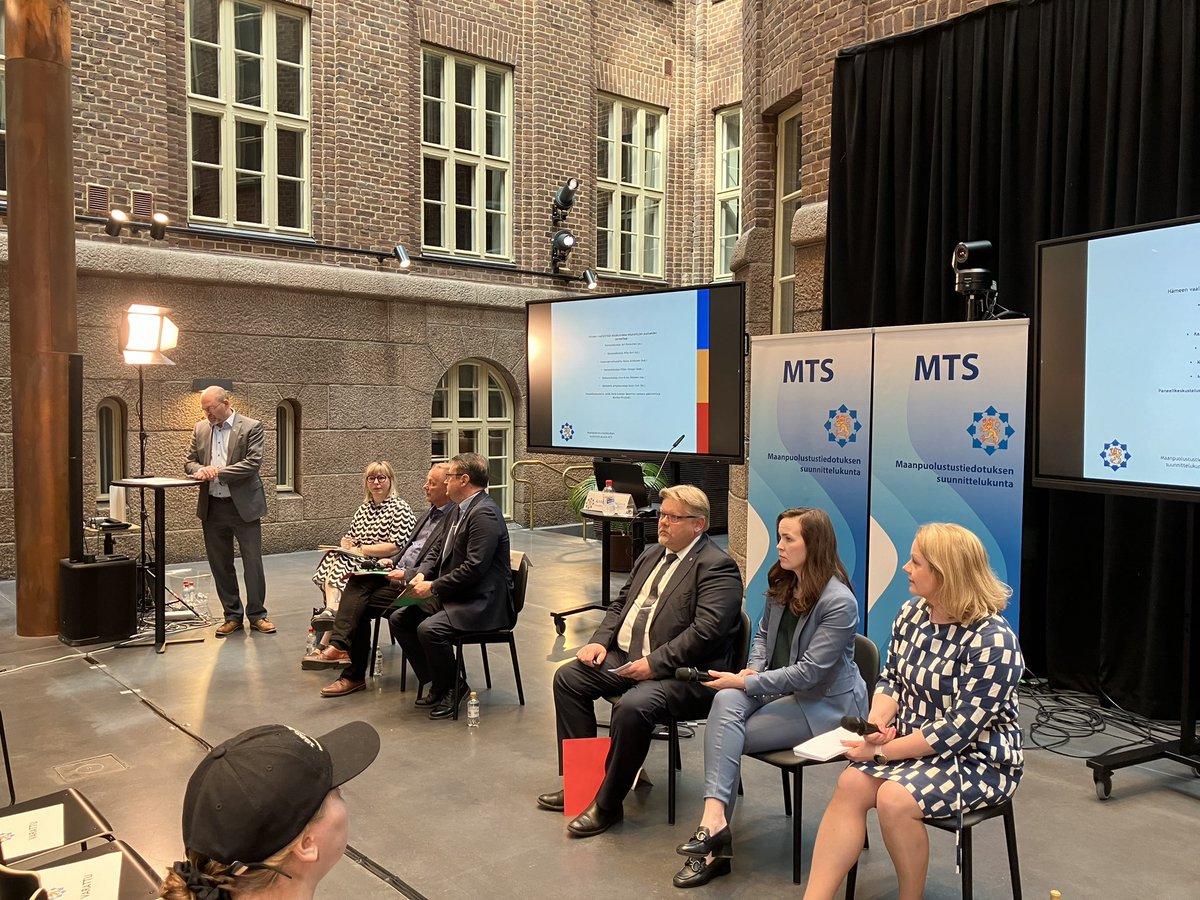 MTS_Suomi's tweet photo. Nyt vuorossa on poliitikkojen paneeli, aktiivista keskustelua ajankohtaisista aiheista! @akpekonen @Mika_Kari @HiluKemppi @falk_sonja ja Hannu Rahkonen sekä Jari Ronkainen. Paneelin vetäjänä @M_Pirttijoki https://t.co/ZRGc8XqJc5