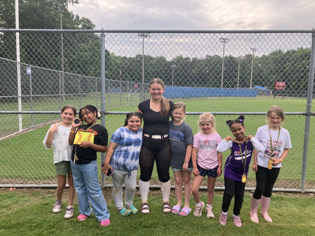 Growing the game! Thank you Glen Allen Softball for giving me the opportunity to volunteer. Love these kiddos! <a href="/GlenAllenSports/">Glen Allen Sports</a> <a href="/UnityMelton/">Unity Melton 16U</a>