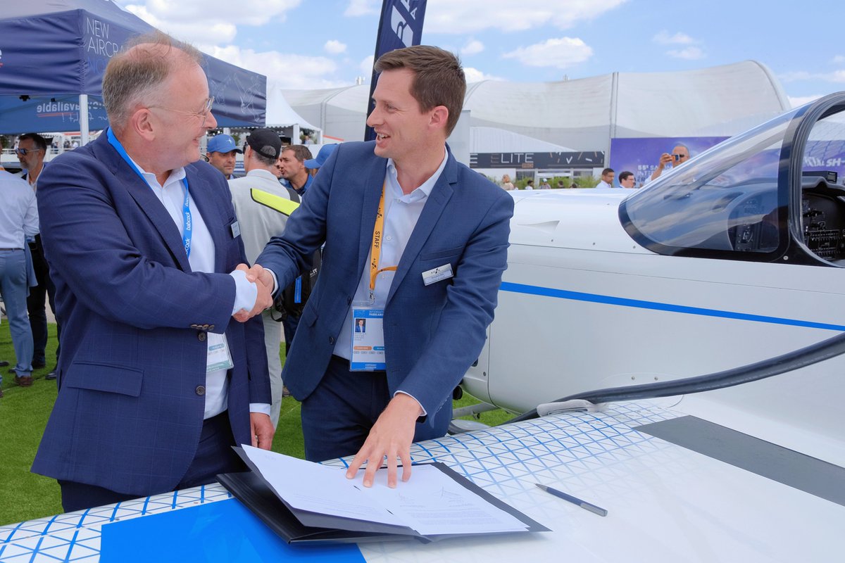 Aura Aero (@aero_aura) on Twitter photo AURA AERO and <a href="/Babcockplc/">Babcock International</a> sign a Memorandum of Understanding to offer a complete packaged INTEGRAL solution for armed forces.
-
AURA AERO et Babcock signent un protocole d’accord afin de proposer une solution INTEGRAL clé en main complète pour les forces armées.
<a href="/salondubourget/">Paris Air Show</a> AURA AERO and <a href="/Babcockplc/">Babcock International</a> sign a Memorandum of Understanding to offer a complete packaged INTEGRAL solution for armed forces.
-
AURA AERO et Babcock signent un protocole d’accord afin de proposer une solution INTEGRAL clé en main complète pour les forces armées.
<a href="/salondubourget/">Paris Air Show</a>