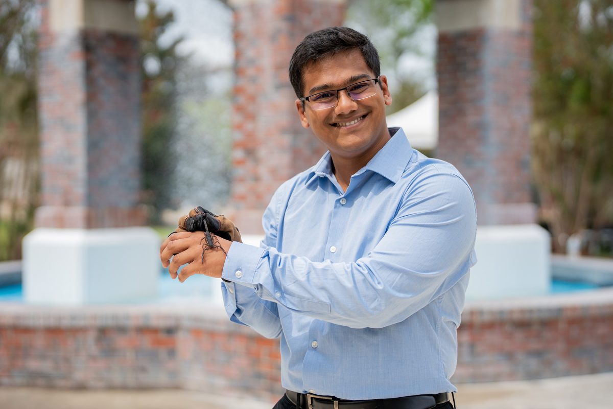 FSU Arts & Sciences (@fsuartssciences) on Twitter photo Meet #FSUStudentStar Shakthi Rajesh, a rising @floridastate senior majoring in computational biology through <a href="/FSUComputerSci/">FSU Department of Computer Science</a> and <a href="/fsubio/">fsubio</a>. To learn more about how his IDEA Grant-funded research on scorpion venom genomics is furthering his goal of educating people about reptiles, Meet #FSUStudentStar Shakthi Rajesh, a rising @floridastate senior majoring in computational biology through <a href="/FSUComputerSci/">FSU Department of Computer Science</a> and <a href="/fsubio/">fsubio</a>. To learn more about how his IDEA Grant-funded research on scorpion venom genomics is furthering his goal of educating people about reptiles,