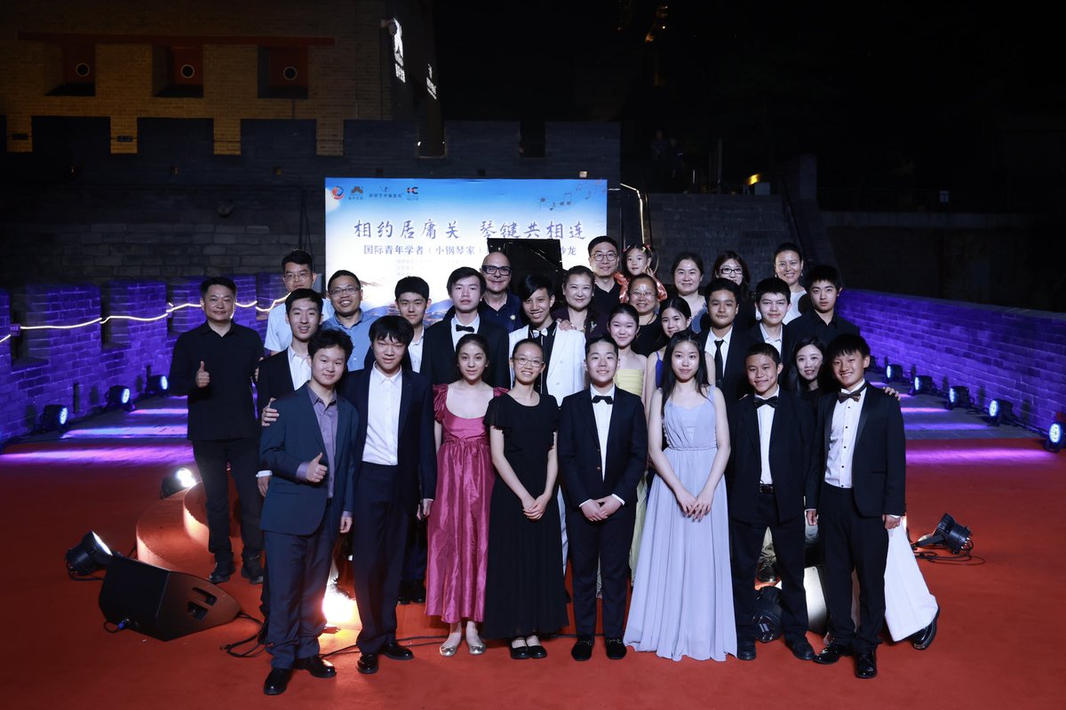 LLIMF's tweet image. An unforgettable evening of performances from our Young Scholats at the Great Wall of China 💫
