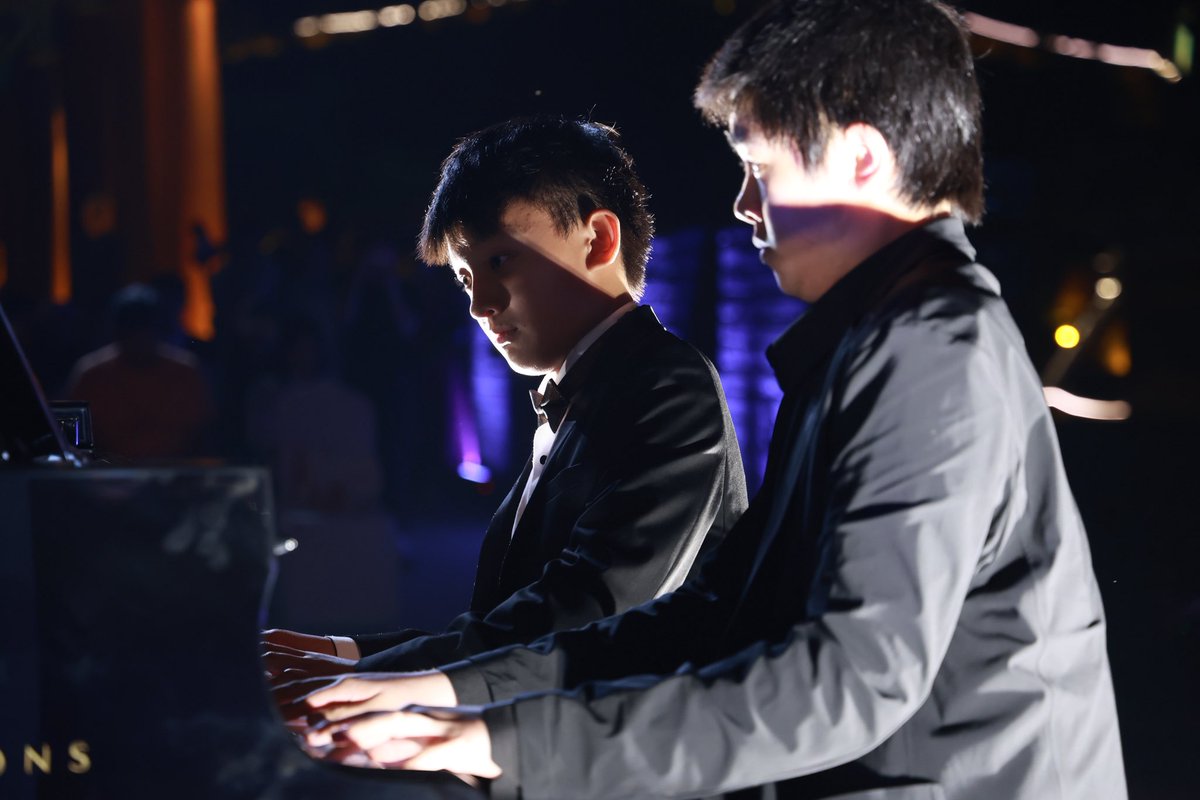 LLIMF's tweet image. An unforgettable evening of performances from our Young Scholats at the Great Wall of China 💫