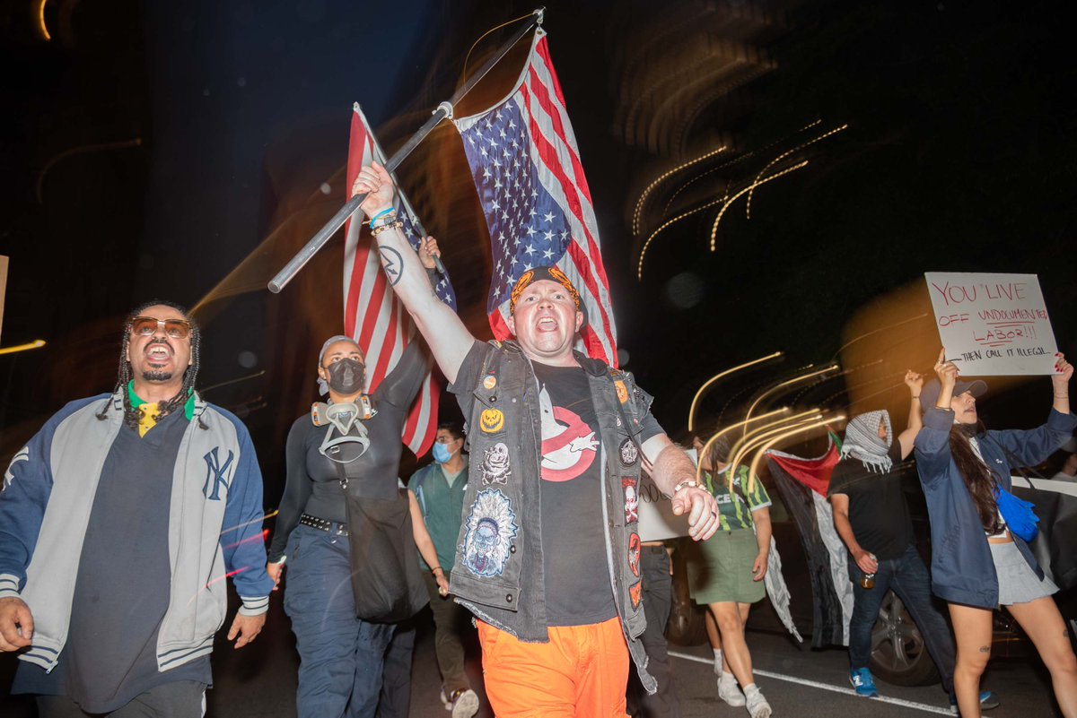 Tensions have flared in New York City this past week with rallies against ICE and the #NoKingsProtest. Check out Ike Wood's photos from the #NYC protests.  thenewshouse.com/off-campus/ice…