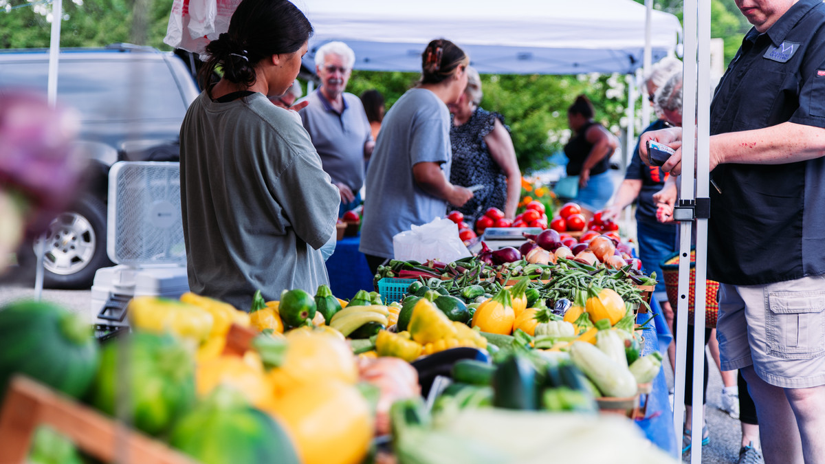 🌱 Did you know that shopping at your local farmer's market supports sustainable agriculture? Discover how the West Homewood Farmer's Market fosters environmental stewardship and community well-being. Join us for fresh produce and local crafts! #FarmersMarket #SupportLocal