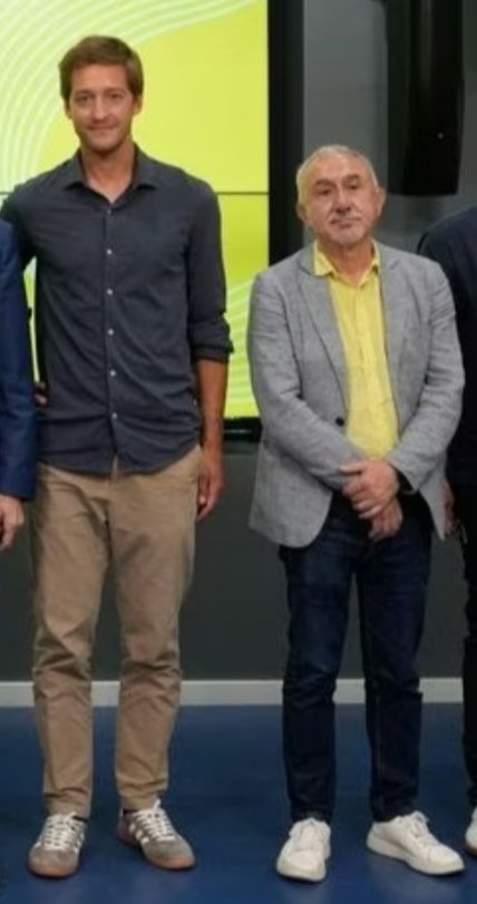 Hoy, Pepe Álvarez de la UGT ha acudido al décimo aniversario de Glovo vestido de amarillo a juego del color de esta multinacional que está siendo juzgada por explotación laboral. Muy poca vergüenza.