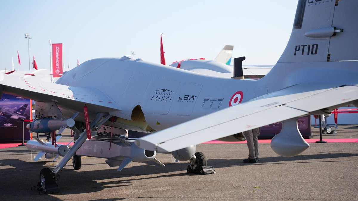 TurkishCentury's tweet photo. ✈️ Turco-Italian joint venture #LBASystems is rocking the #ParisAirShow with the advanced #AKINCI UCAV and its massive selection of sensors, payload and weapon options from both Türkiye & Italy. 🇹🇷🇮🇹 https://t.co/JuhsN95VSq