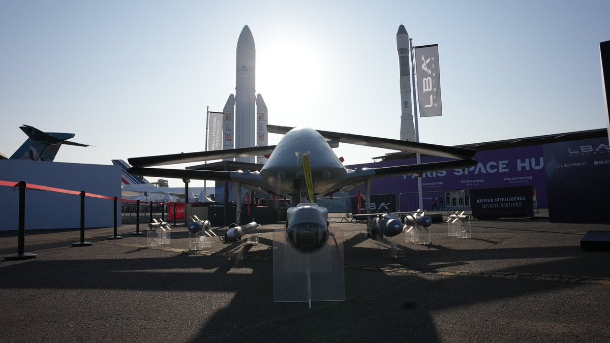 TurkishCentury's tweet photo. ✈️ Turco-Italian joint venture #LBASystems is rocking the #ParisAirShow with the advanced #AKINCI UCAV and its massive selection of sensors, payload and weapon options from both Türkiye & Italy. 🇹🇷🇮🇹 https://t.co/JuhsN95VSq