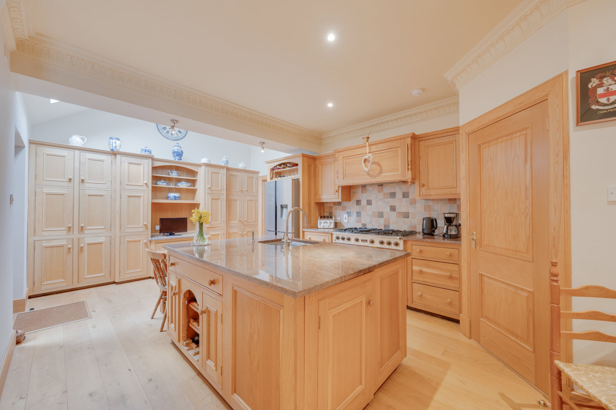 Ever dreamed of having your own cinema room, home gym, or games room? Located just 10 minutes from Banchory, this 3 bedroom property boasts a highly versatile 113sqm basement - ideal for a range of uses. 

🏡 <a href="/AbdnConsidine/">Aberdein Considine</a>  

bit.ly/ref432190