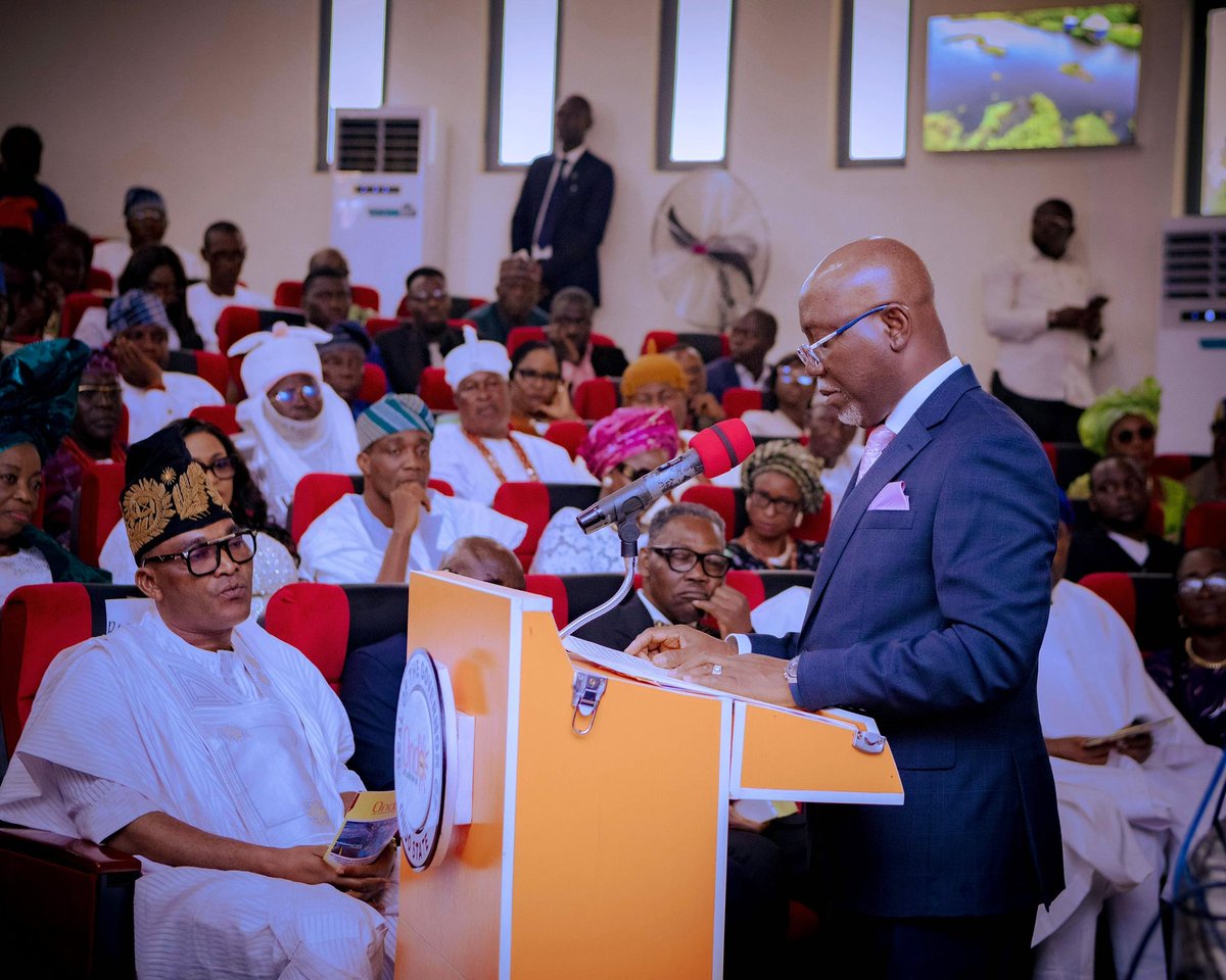 OndoStateOnline's tweet image. BREAKING: Governor Aiyedatiwa approves historic N33.8BILLION budget for OSOPADEC in 2025! New board inaugurated to drive development in oil-bearing communities.
 A new dawn for Ilaje &amp;amp; Ese-Odo #OndoState #OSOPADEC #Development