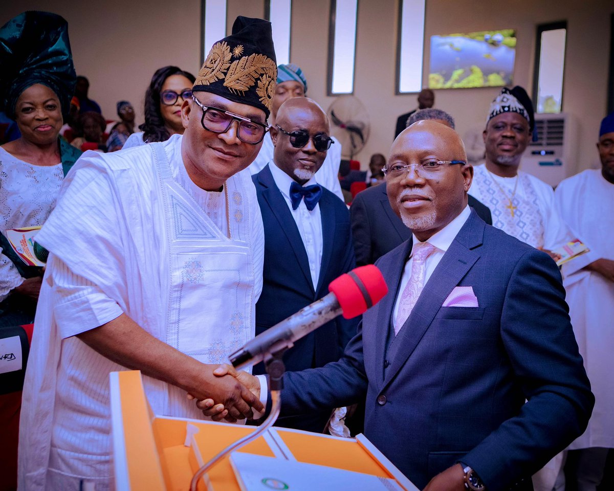 OndoStateOnline's tweet image. BREAKING: Governor Aiyedatiwa approves historic N33.8BILLION budget for OSOPADEC in 2025! New board inaugurated to drive development in oil-bearing communities.
 A new dawn for Ilaje &amp;amp; Ese-Odo #OndoState #OSOPADEC #Development