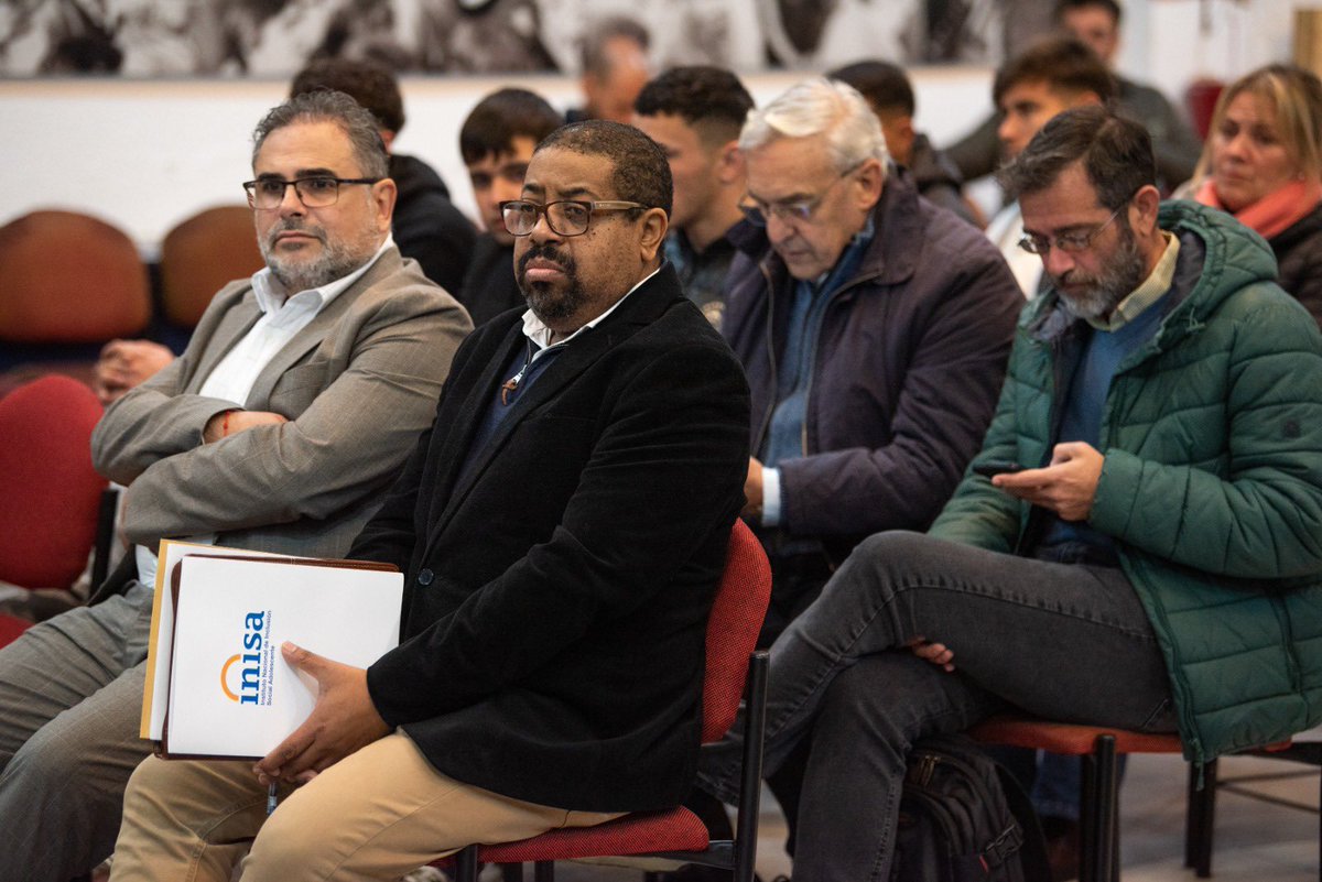 Se firmó un convenio entre las autoridades del <a href="/Inisa_Oficial/">Inisa</a> y la fundación <a href="/UntmraCom/">UNTMRA Oficial</a> para capacitar a 500 adolescentes en conflicto con la ley. De esta forma contribuimos a generar salidas para los jóvenes en base al trabajo.