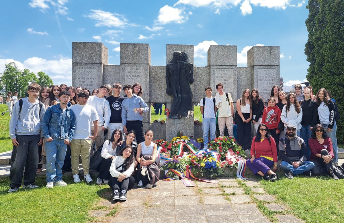 🌍 Un viaje de historia y memoria. Estudiantes del instituto público Profesor Julio Pérez visitan el campo de concentración de Mauthausen, en un intercambio con la localidad austríaca de Linz. Una iniciativa financiada por el programa europeo Erasmus.
rivasciudad.es/noticias/educa…