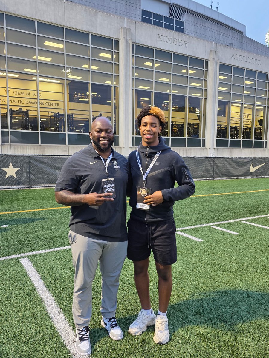 LamelSwanson's tweet image. I had an amazing time visiting army this weekend! Thank you to all of the coaches and players I met this weekend. Cant wait to come back for a game! #BeatNavy @ArmyWP_Football @CoachJuice17 @CoachJeffMonken @CoachBeaudry @CoachNateWoody @CoachHodge29 @ocrobbyjones @RecruitAledo…