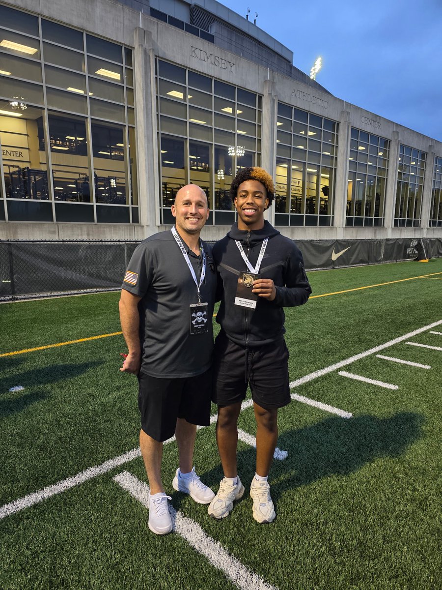 LamelSwanson's tweet image. I had an amazing time visiting army this weekend! Thank you to all of the coaches and players I met this weekend. Cant wait to come back for a game! #BeatNavy @ArmyWP_Football @CoachJuice17 @CoachJeffMonken @CoachBeaudry @CoachNateWoody @CoachHodge29 @ocrobbyjones @RecruitAledo…