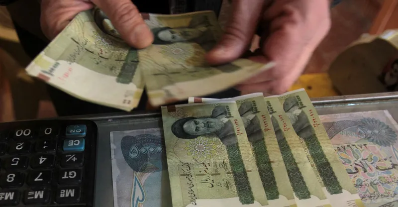 AbdullaAlr58193's tweet image. Iran’s Rial plunges over 10% against the Euro and Dollar — a sharp blow to an already strained economy. 📉 Sanctions, instability, and isolation are taking their toll.

#IranEconomy #RialCrash #CurrencyDevaluation #EconomicCrisis #SanctionsImpact