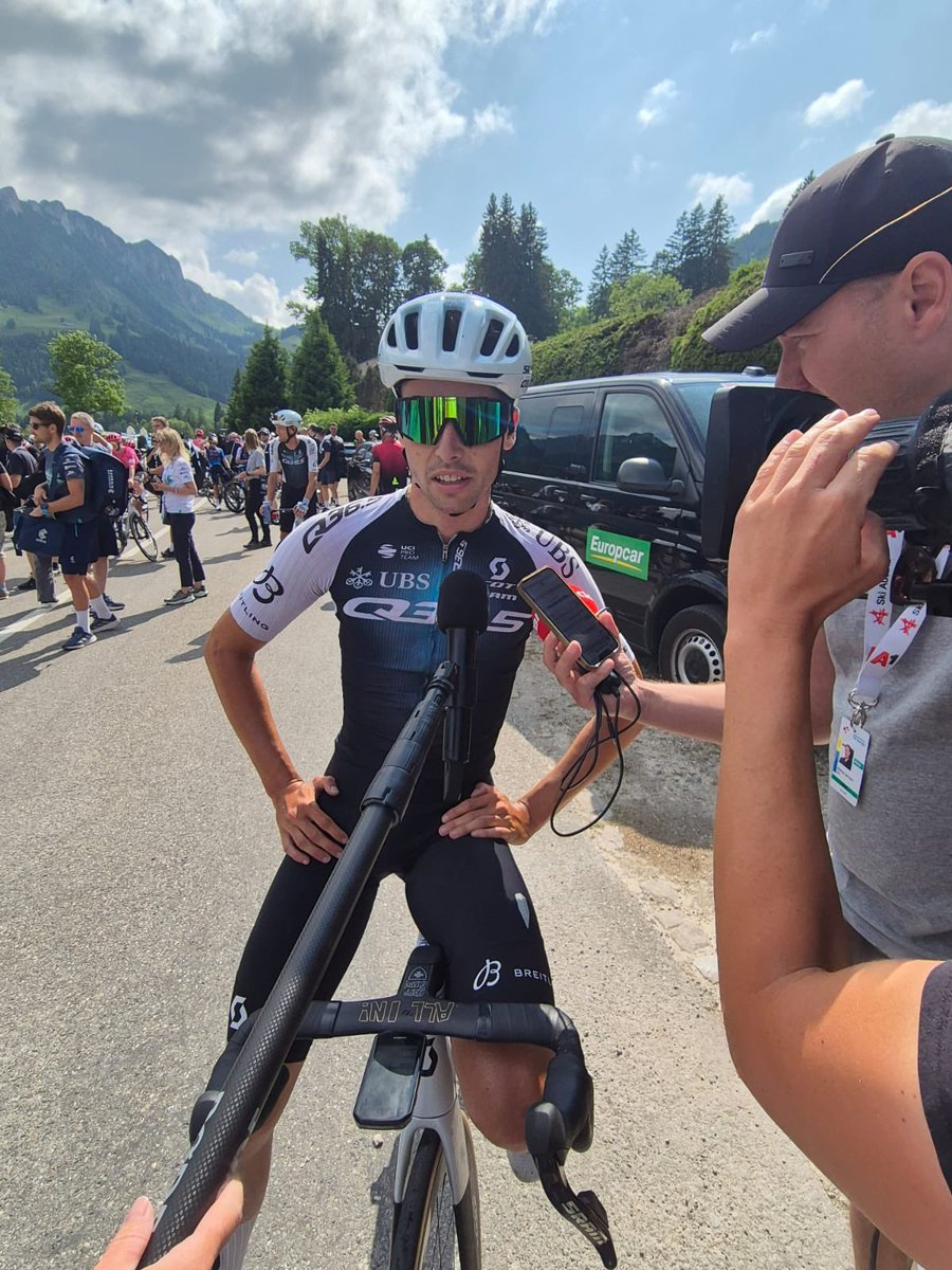 Pinarello Q36.5 Pro Cycling Team tweet media