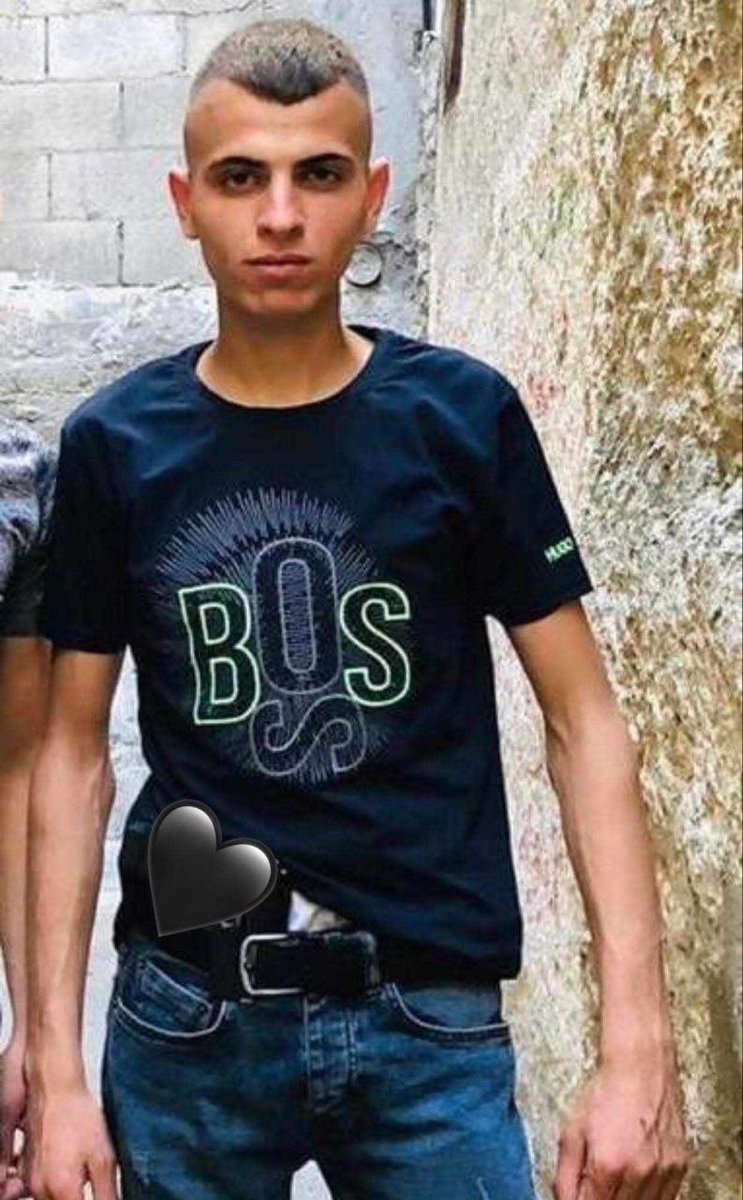 مصادر محلية: "للمرة الـ 3 على التوالي.. محكمة الاحتلال تجدد الاعتقال الإداري للأسير عمرو شاهين من مخيم العين في نابلس لمدة 6 أشهر".