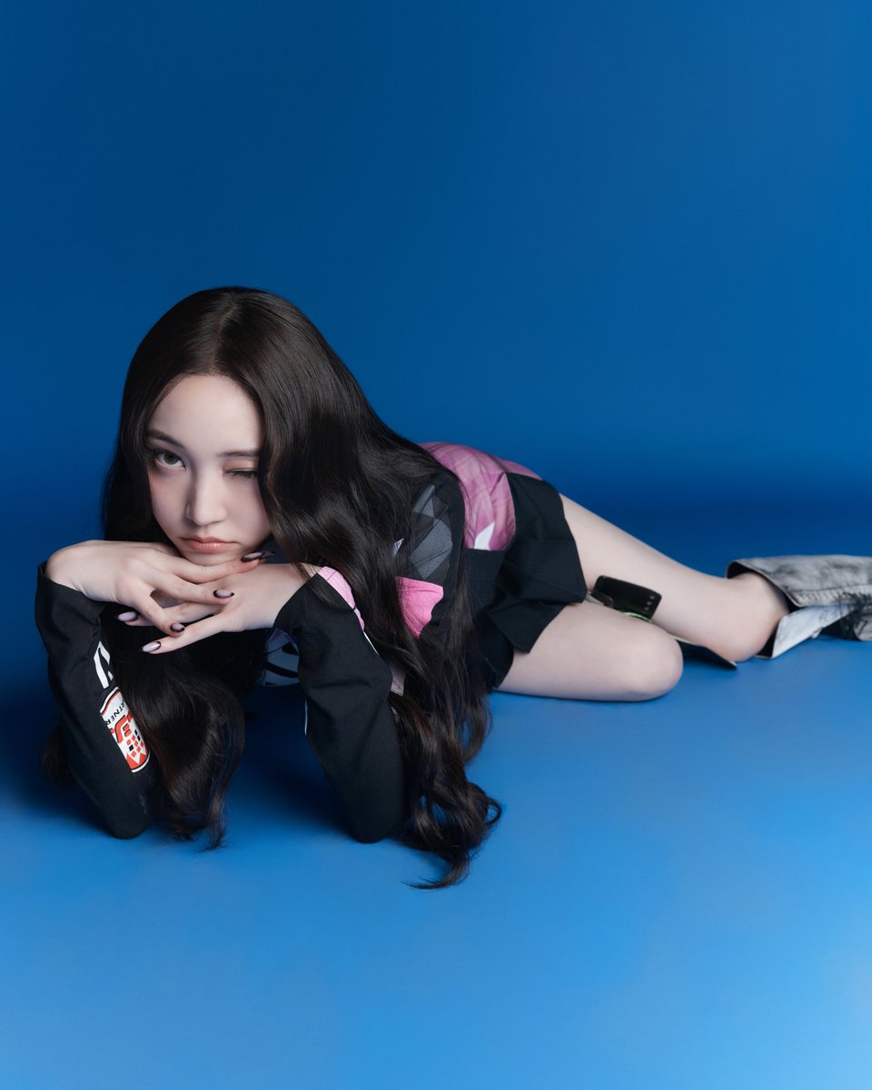 FAMOUS

The Debut Single 'FAMOUS'
2025.06.23 6PM (KST)

Pre-Save &amp; Pre-Order
∙ ALLDAYPROJECT.bio.to/FAMOUS ∙

#ALLDAYPROJECT #ADP #올데이프로젝트
#FAMOUS #WICKED
#THEBLACKLABEL #더블랙레이블