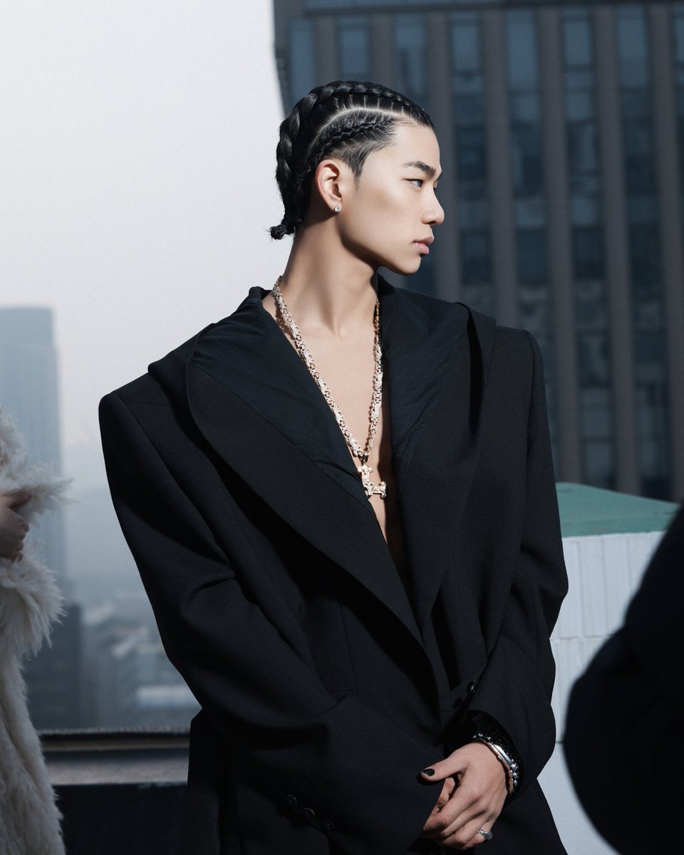 FAMOUS

The Debut Single 'FAMOUS'
2025.06.23 6PM (KST)

Pre-Save &amp; Pre-Order
∙ ALLDAYPROJECT.bio.to/FAMOUS ∙

#ALLDAYPROJECT #ADP #올데이프로젝트
#FAMOUS #WICKED
#THEBLACKLABEL #더블랙레이블