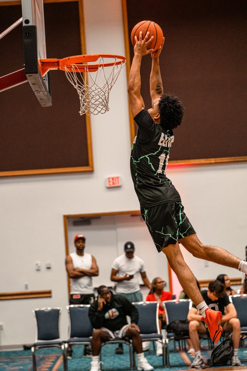 IhoopJu's tweet photo. Great weeknd playing for Punchmade aau VS RWE, 20pts 5ast had a blast down in Miami https://t.co/jYPwVgf1nc