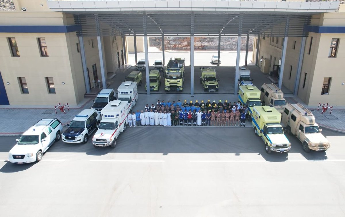 نفذت إدارة الدفاع المدني والإسعاف بمحافظة #الداخلية تمرينًا عمليًا بمشاركة عددٍ من الجهات ، تضمن محاكاة حادثٍ مروري واشتعال مركبة، مع وجود محتجزين ومصابين، وذلك في إطار تعزيز جاهزية الفرق ورفع مستوى التنسيق وسرعة الاستجابة في مثل هذه الحوادث.