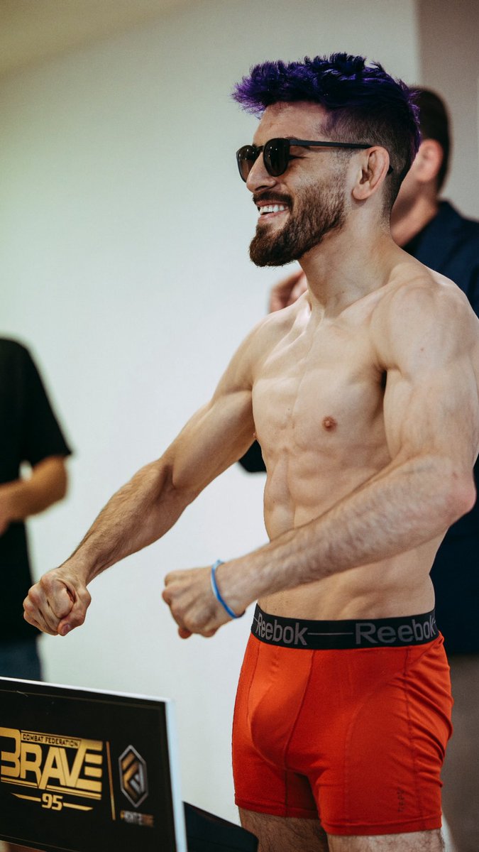 ShortyTorresMMA's tweet image. In 2.5 months. I started from my natural weight of 165lbs/ 75kgs and dropped 40lbs/ 18kgs to reach the flyweight division of 125lbs/57kgs. It’s not a fun process at all, but just like the new champ Kayla Harrison said. “It’s chosen suffering and it’ll be worth it!”

#WeightCut