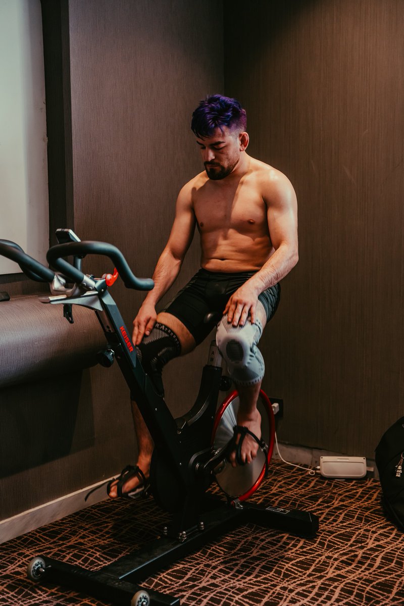 ShortyTorresMMA's tweet image. In 2.5 months. I started from my natural weight of 165lbs/ 75kgs and dropped 40lbs/ 18kgs to reach the flyweight division of 125lbs/57kgs. It’s not a fun process at all, but just like the new champ Kayla Harrison said. “It’s chosen suffering and it’ll be worth it!”

#WeightCut