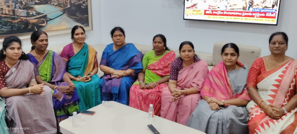 తేది 16.06.2025
తెలంగాణ భవన్

ఏసీబీ విచారణకు హాజరవుతున్న భారాస వర్కింగ్ ప్రెసిడెంట్ కేటీఆర్ గారికి మద్దతుగా తెలంగాణ భవన్ లో
BRS పార్టీ ప్రతినిధులతో 
#ఇల్లందు_నియోజకవర్గ_మాజీ_శాసనసభ్యురాలు 

<a href="/BRSparty/">BRS Party</a>