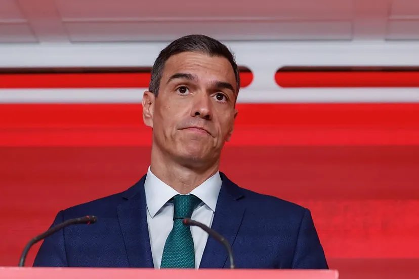 Alfonso Egea (@alfonso_egea) on Twitter photo “Son las cinco y no he comido”. <a href="/sanchezcastejon/">Pedro Sánchez</a> Vive en su mundo y los que le rodean le aplauden. “Son las cinco y no he comido”. <a href="/sanchezcastejon/">Pedro Sánchez</a> Vive en su mundo y los que le rodean le aplauden.