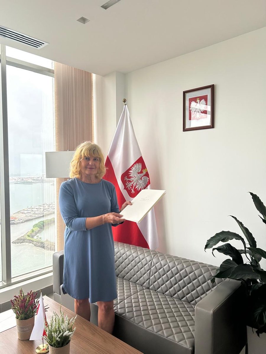 El 13.06.2025 la Embajadora Jolanta Janek, entregó copias de sus cartas credenciales al Viceministro de Relaciones Exteriores para Política Bilateral de la República Dominicana, Francisco Alberto Caraballo Núñez. En el encuentro se destacó las excelentes relaciones entre 🇵🇱 y 🇩🇴.