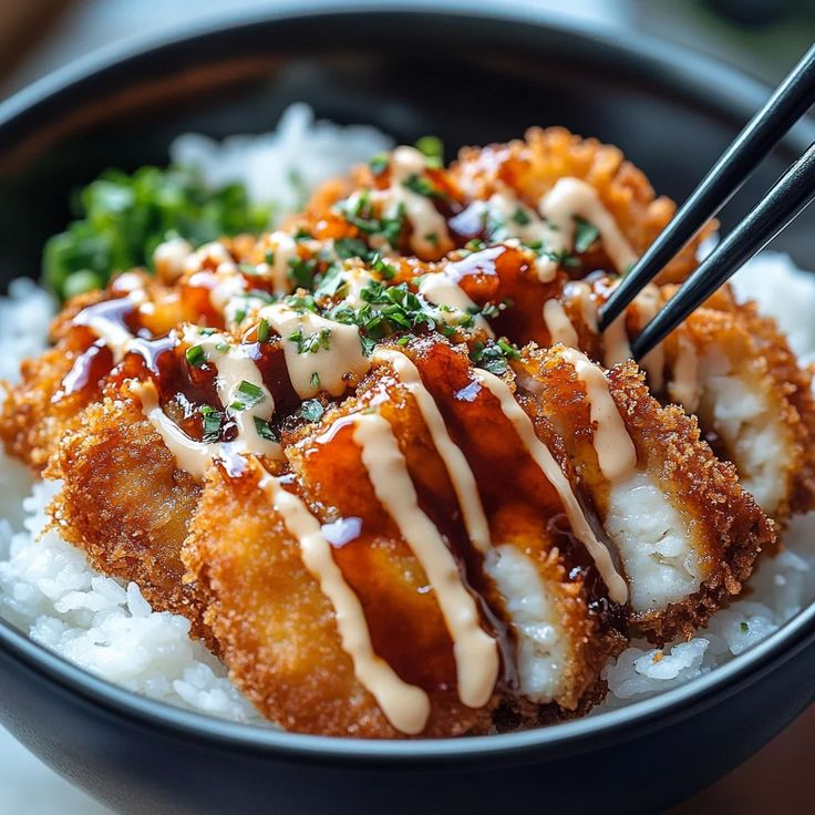 beauty11251125's tweet image. Crispy fried fish fillet with hot rice and double sauce drizzle, today's happiness has been saturated🍚💛!
#Healing Bento
#Fried food