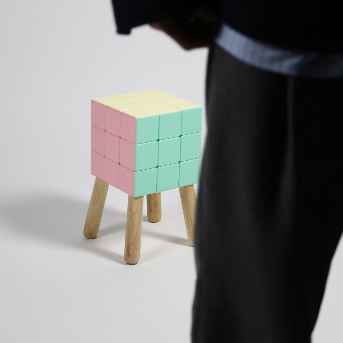 espritdesign's tweet image. Rubik’s Cube Chair par Heon : quand l’assise devient une énigme ludique ! 

A vous de jouer, avant de vous asseoir. 

La suite par ici, aussi en vidéo : lnkd.in/dyePKsth

#design #stool #espritdesign
