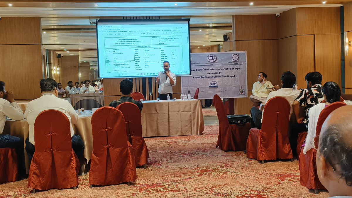 BastarDistrict's tweet photo. बस्तर में @iift_official के सहयोग से निर्यात प्रक्रिया और दस्तावेज़ों पर Export Awareness Workshop आयोजित की गई।
स्थानीय उत्पादों को वैश्विक बाजारों तक पहुँचाने और युवाओं को IEC पंजीयन की जानकारी दी गई।
#ExportAwareness #IIFT #Bastar https://t.co/7t1l3pql8x