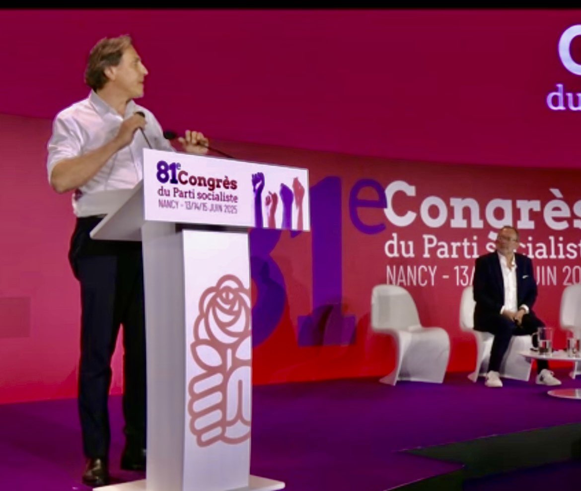Luc Broussy (@lucbroussy) on Twitter photo J’étais là, sur la tribune du congrès du <a href="/partisocialiste/">Parti socialiste</a>, aux côtés de mon ami <a href="/JeromeGuedj/">Jérôme Guedj</a> samedi.
J’ai certes un désaccord avec lui : je considère qu’on ne peut pas condamner la brutalisation du débat public - telle que la mène notamment LFI - et user à son tour de l’insulte. J’étais là, sur la tribune du congrès du <a href="/partisocialiste/">Parti socialiste</a>, aux côtés de mon ami <a href="/JeromeGuedj/">Jérôme Guedj</a> samedi.
J’ai certes un désaccord avec lui : je considère qu’on ne peut pas condamner la brutalisation du débat public - telle que la mène notamment LFI - et user à son tour de l’insulte.