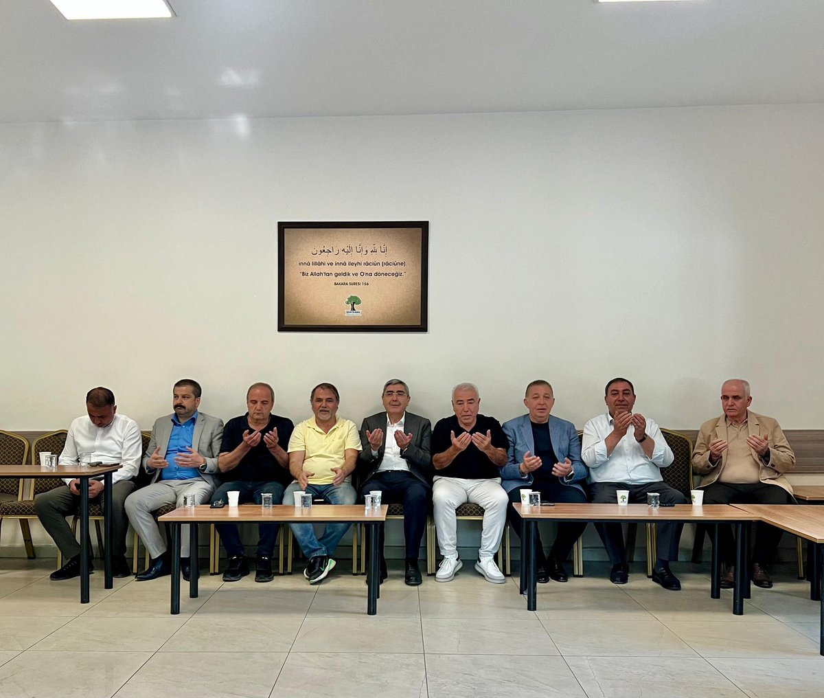 Partimizin emektarı Sayın Oğuz Diri’ye ebediyete irtihal eden kıymetli kuzeni; Cumhuriyet Savcımız Sayın Mehmet Emrah Toprak’a ebediyete irtihal eden muhterem annesi Fatma Toprak için taziye ziyaretinde bulunduk.

Cenab-ı Allah’tan merhumeye gani gani rahmet, kederli ailesine ve