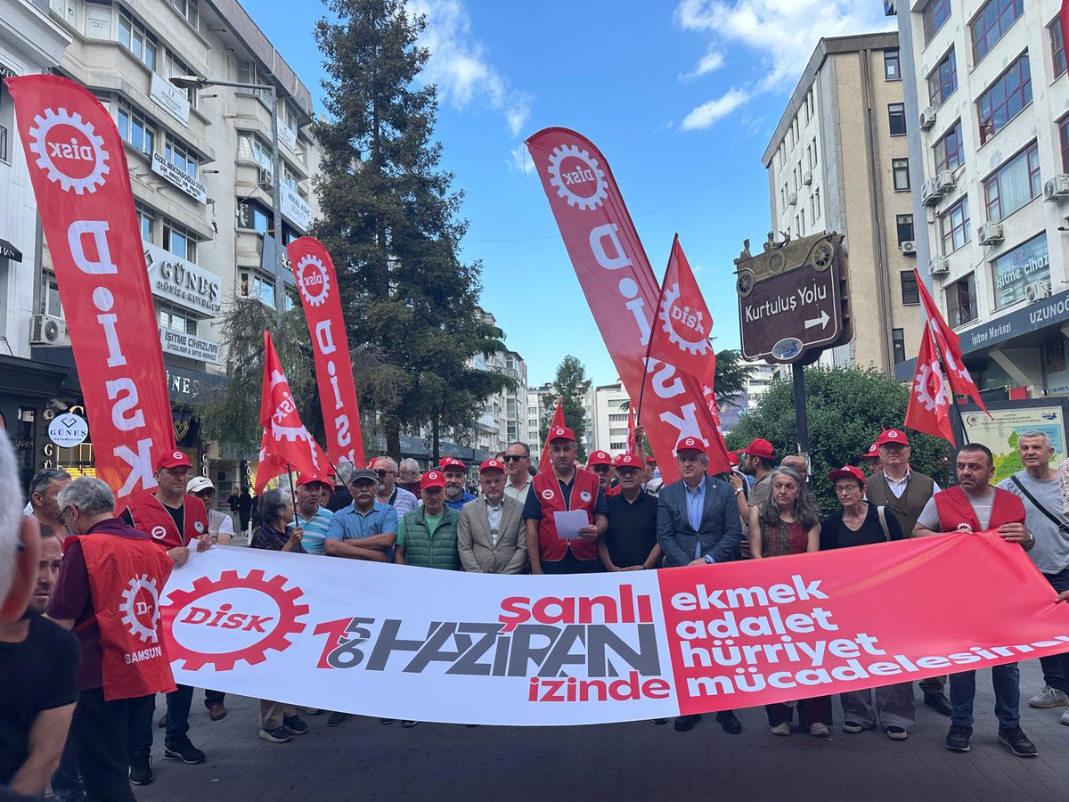 DİSK Karadeniz Bölge Temsilciliği Samsun'da düzenlenen anma töreninde 15-16 Haziran Büyük işçi direnişinde yitirdiğimiz arkadaşlarımızı andı.