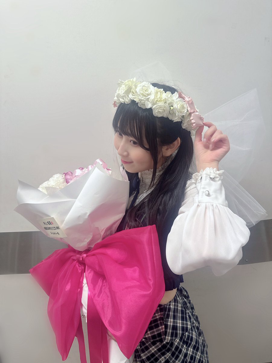 Inoueruka_48's tweet photo. #井上瑠夏生誕祭2025 #シアターの女神 
ありがとうございました( т т )🤍🎀
ピンク色の景色、おっきなコール、
大好きなファンの皆さん、
大好きなKIIのみんな、
沢山 お祝いしてもらえて
幸せいっぱいでした😭🫰🏻😭
みなさんの存在が
今の私を強くしてくれています！☺️
24歳の1年もスキでいてね🤍 https://t.co/s7ZDDv6cBM