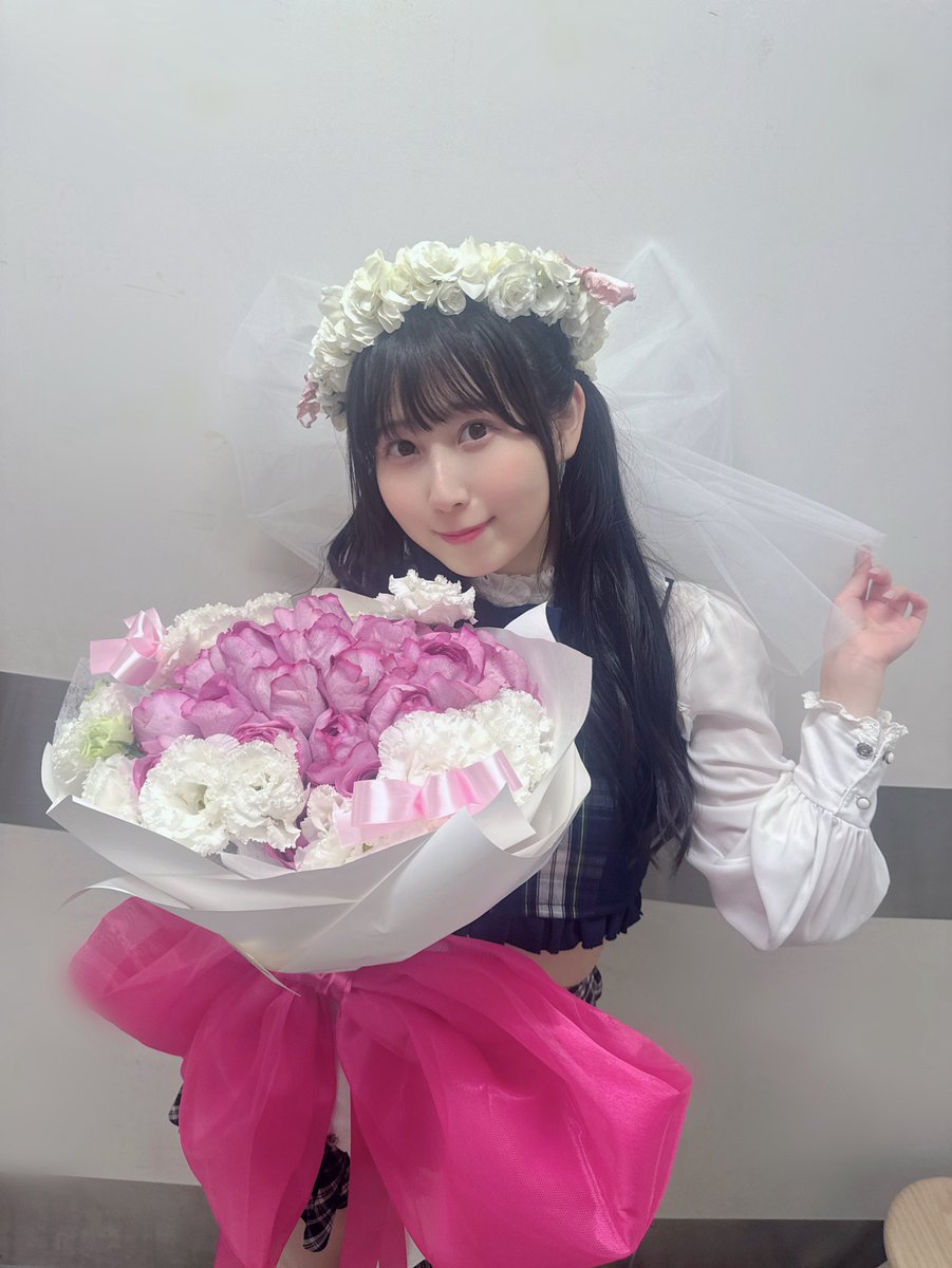 Inoueruka_48's tweet photo. #井上瑠夏生誕祭2025 #シアターの女神 
ありがとうございました( т т )🤍🎀
ピンク色の景色、おっきなコール、
大好きなファンの皆さん、
大好きなKIIのみんな、
沢山 お祝いしてもらえて
幸せいっぱいでした😭🫰🏻😭
みなさんの存在が
今の私を強くしてくれています！☺️
24歳の1年もスキでいてね🤍 https://t.co/s7ZDDv6cBM