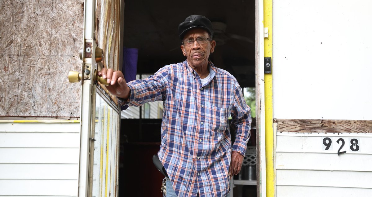 JacksonStateU's tweet photo. #JSUCares: Jackson State Universityโs Office of Community Engagement partnered with the Pecan Tree Park Neighborhood Association to provide 150 Jackson residents with free Ring doorbells.
Read the full story at the JSU Newsroom.
๐ฐ | https://t.co/AfVRE5qwsq https://t.co/7VoxAKKcGX