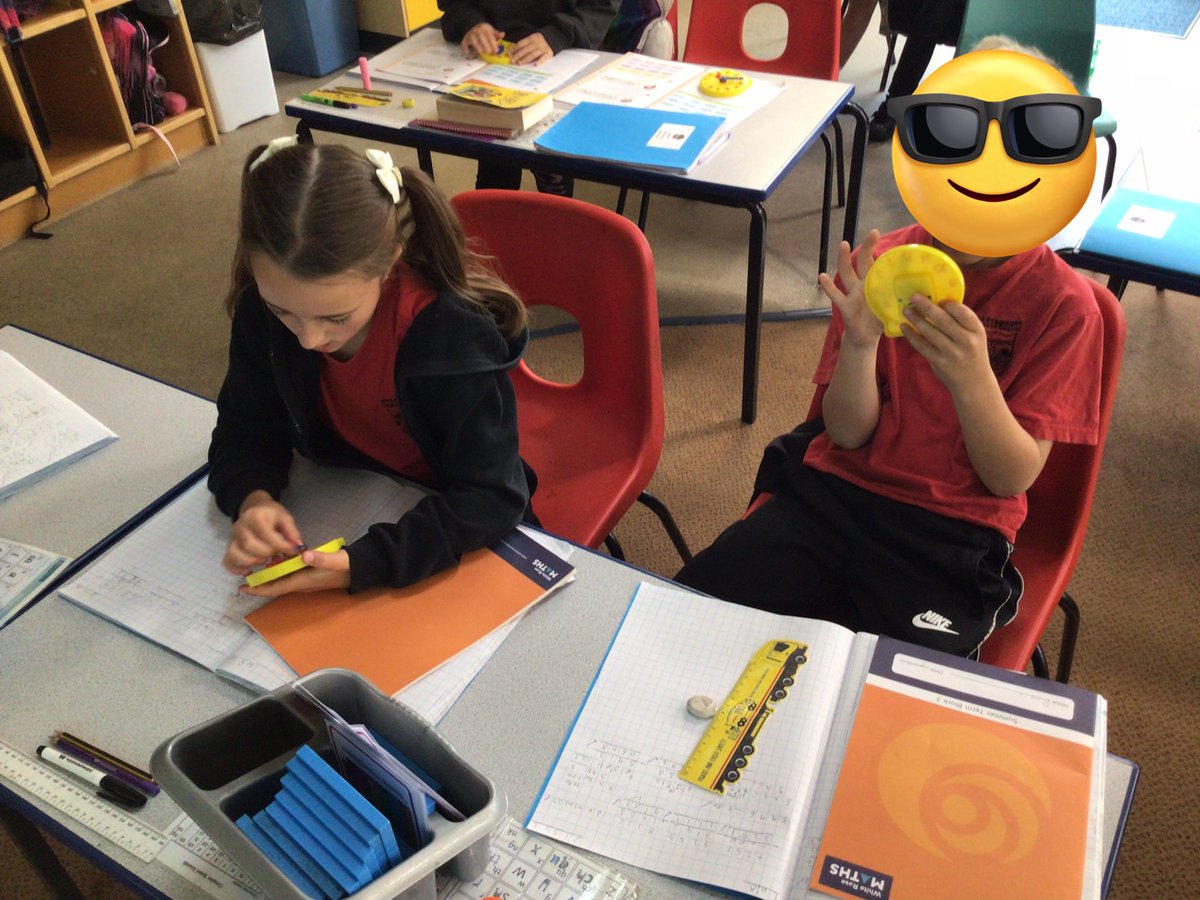 SPS_Year_3's tweet photo. We love using the mini clocks to help our understanding of time! ⏱#maths https://t.co/5txIO0g1Gz