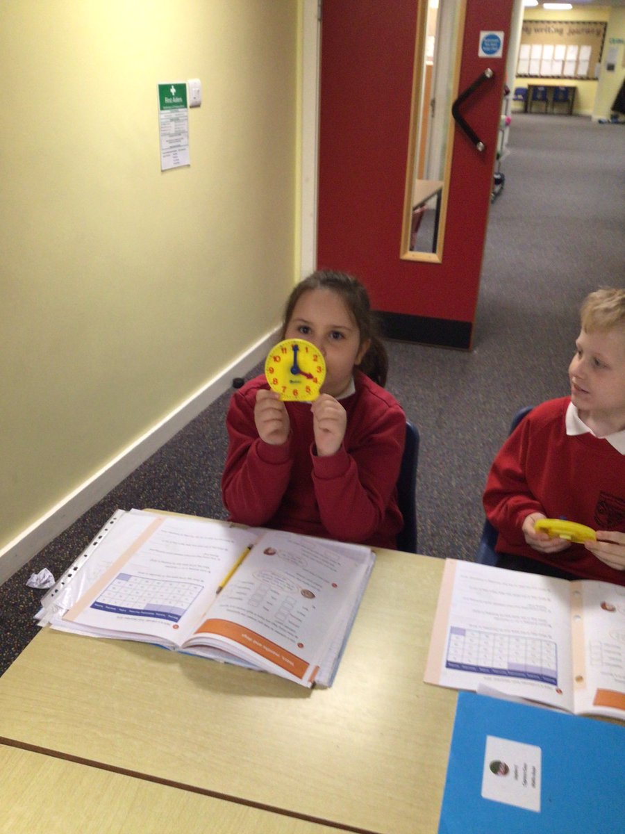 SPS_Year_3's tweet photo. We love using the mini clocks to help our understanding of time! ⏱#maths https://t.co/5txIO0g1Gz