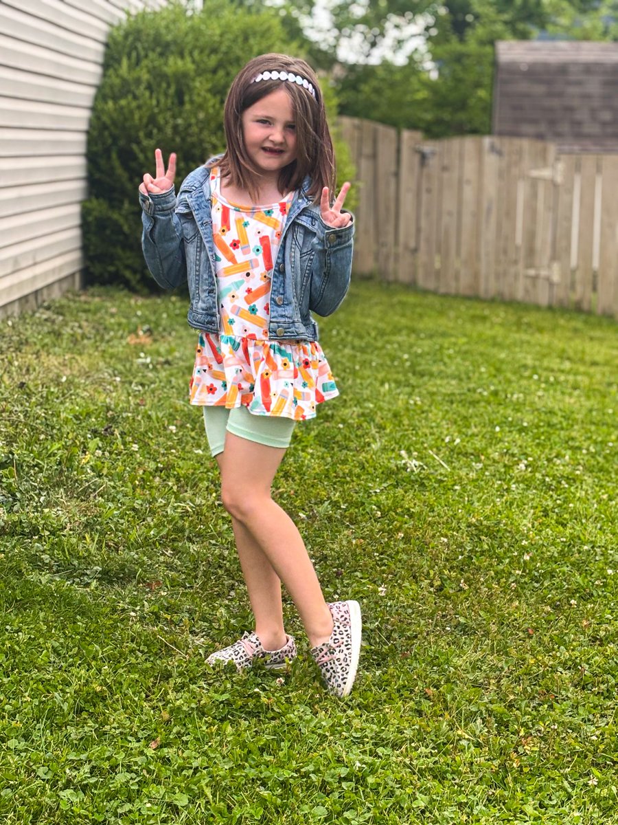 Giraffevee's tweet photo. Happy birthday to my big SEVEN year old duckling💜😭 https://t.co/DG1kPmEi5K
