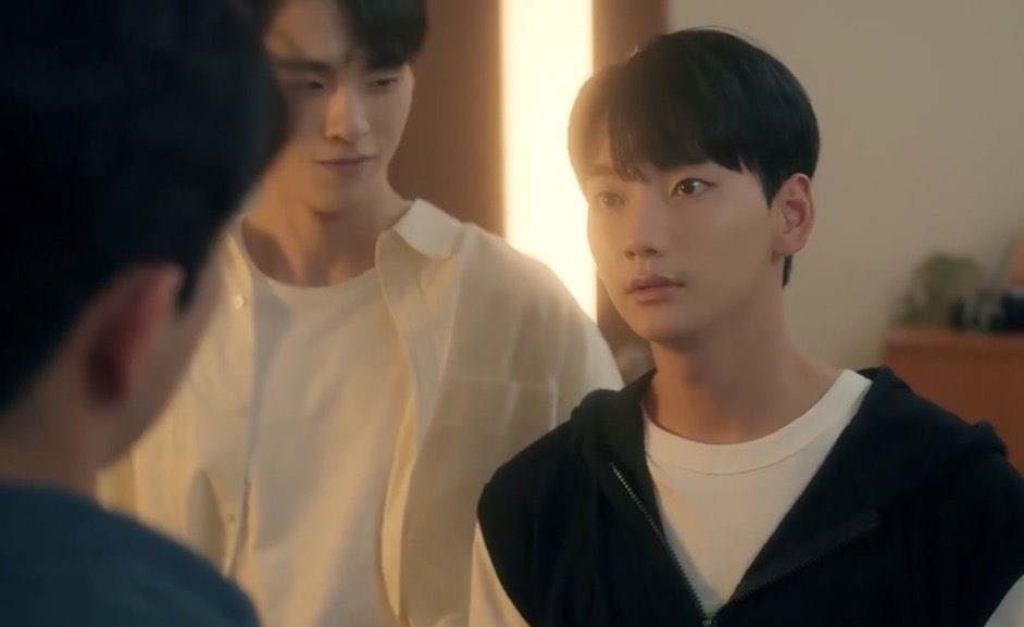 pimplepatch's tweet photo. Yoon Jeonghan??! #BallBoyTactics https://t.co/ESSXTLmKK1