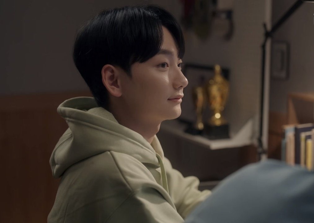 pimplepatch's tweet photo. Yoon Jeonghan??! #BallBoyTactics https://t.co/ESSXTLmKK1