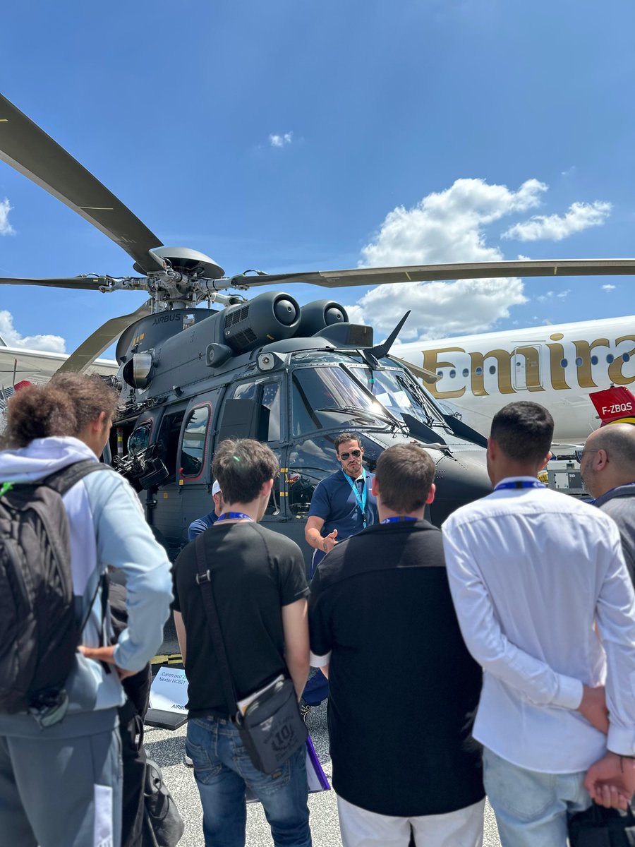 AirbusCareers's tweet image. Day 1 of #PAS2025 with #AirbusCareers was all about dreams taking flight. 🎓✈️

We welcomed students from Aristide Briand and explored #simulators, #product demos, and the future of #aerospace careers.
Check the pictures to feel the energy. Tomorrow’s talents, today.